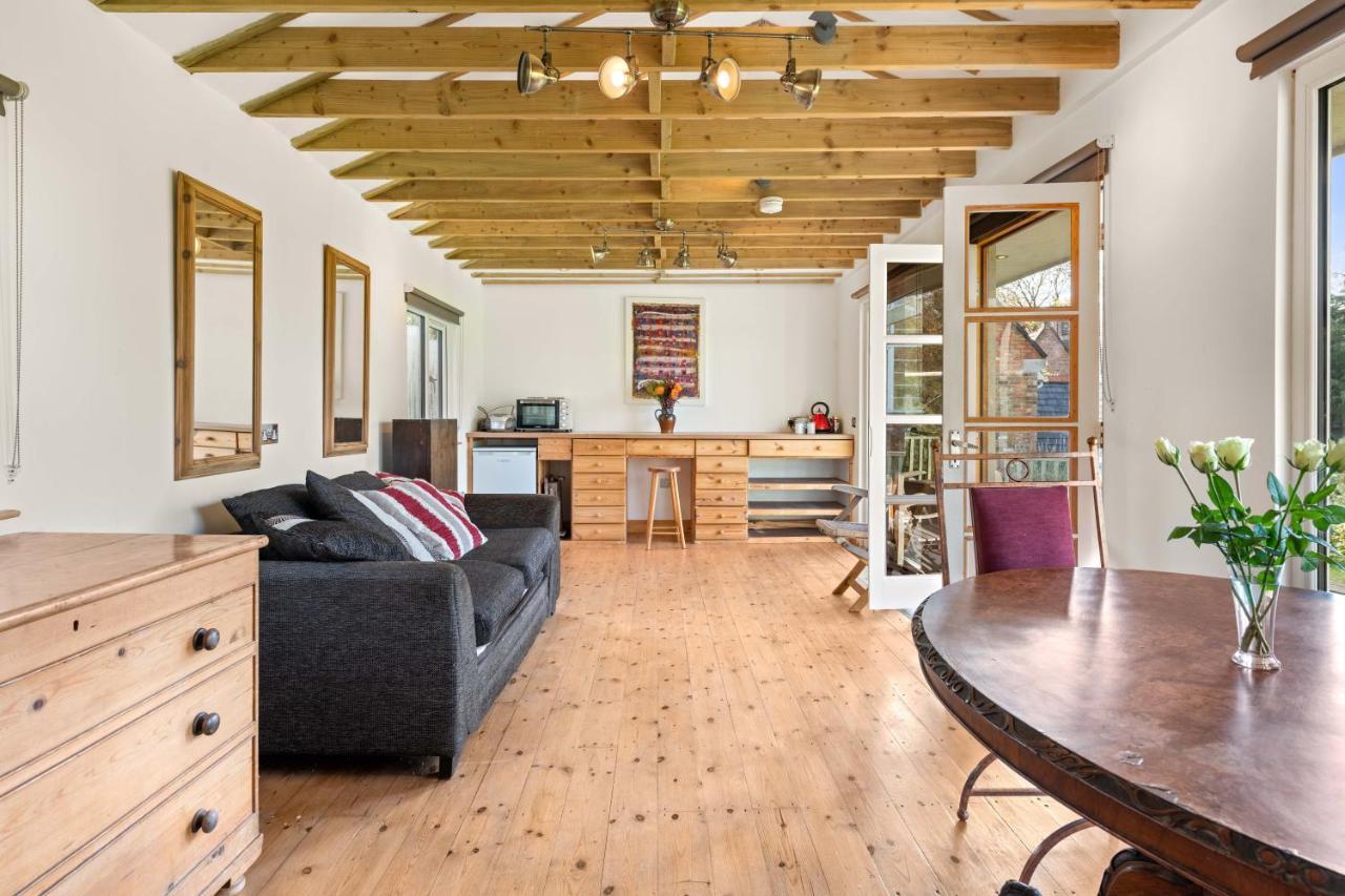 Country House With 7 Bedrooms And 3 Buildings Маркет Рейзън Екстериор снимка